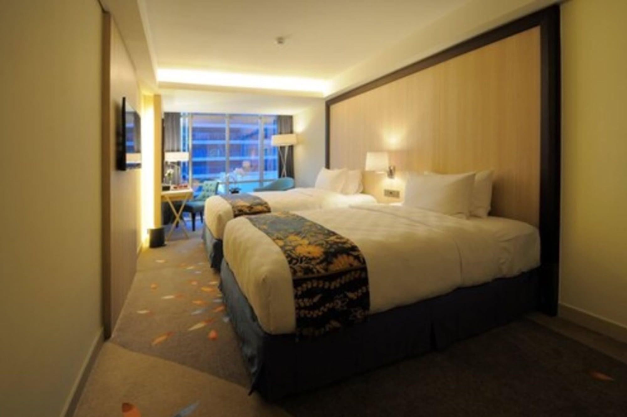 Louis Kienne Hotel Pandanaran Semarang Exterior foto